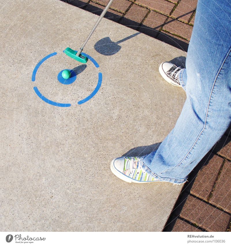 4er-Schuhe Minigolf Golfball Spielen Sommer grau Freizeit & Hobby rund Sportveranstaltung schätzen Erfolg verlieren Verlierer schreiben Abschlag zielen