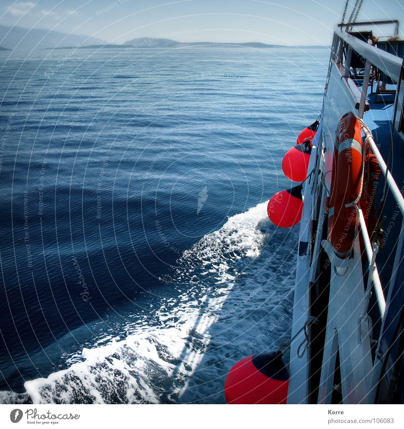 Überfahrt Farbfoto Außenaufnahme Menschenleer Textfreiraum links Ferien & Urlaub & Reisen Meer Insel Wellen Wasser Schifffahrt Wasserfahrzeug Abenteuer Natur