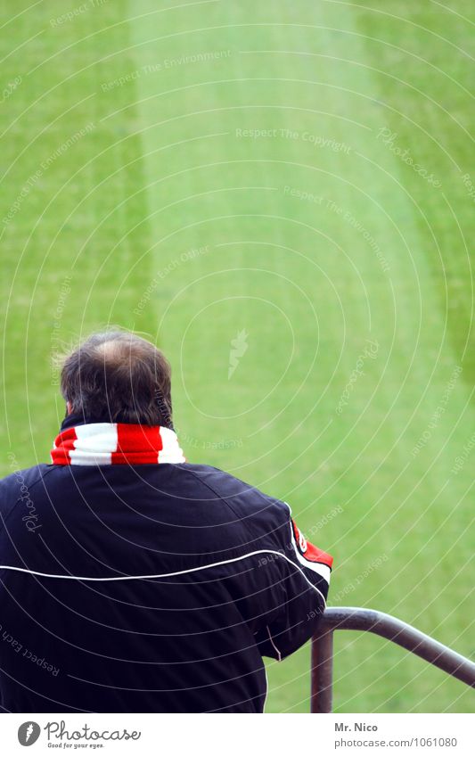 Samstags , 15:30h Lifestyle Ballsport Publikum Fan Tribüne Sportstätten Sportveranstaltung Stadion maskulin Gras beobachten warten grün rot weiß Glück