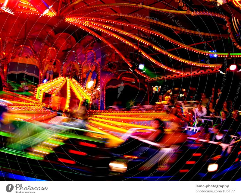 Und ab die Post... Freude Nachtleben Feste & Feiern Oktoberfest Jahrmarkt Kindheit Bewegung drehen Geschwindigkeit Frühlingsfest Attraktion Karussell Neonlicht