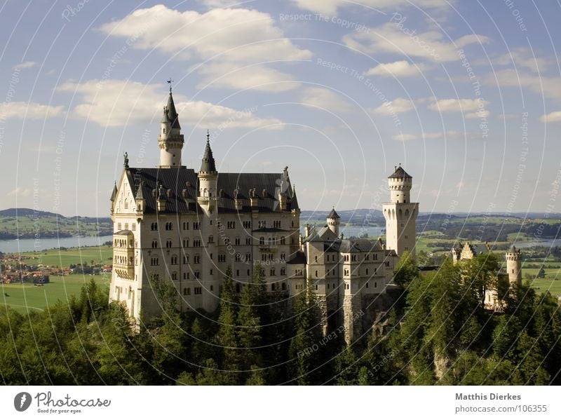 NEUSCHWANSTEIN Neuschwanstein Bayern Allgäu Tegelberg Reichtum Besitz reich prächtig Hochmut Schwangau Märchenschloss Tourismus Tourist Schmuck fantastisch