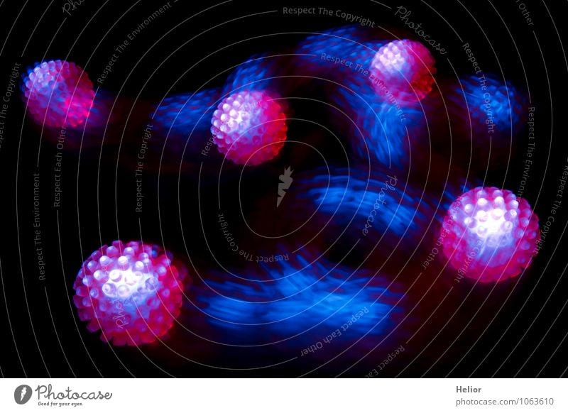 Neon rubber ball I Spielen Bewegung leuchten außergewöhnlich Fröhlichkeit rund Geschwindigkeit verrückt blau mehrfarbig rosa rot schwarz Freude bizarr Farbe