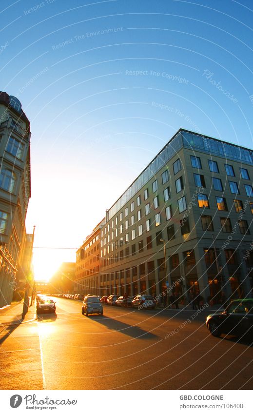 Blended by the Light Abend Dämmerung Sonnenuntergang Ferien & Urlaub & Reisen Eyecatcher Verkehr Gebäude Bürogebäude Berlin Verkehrswege Herbst Abenddämmerung