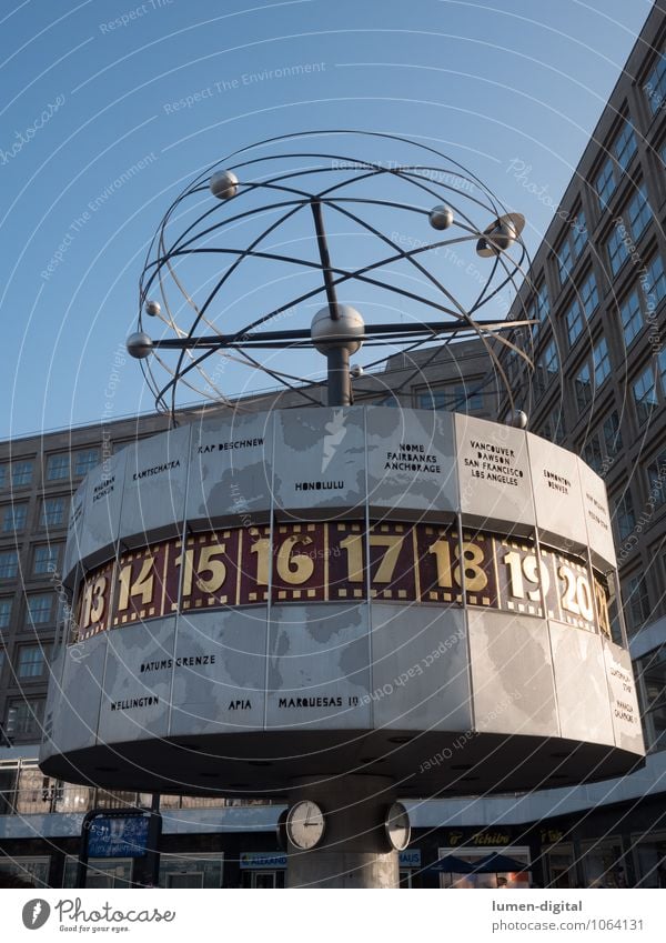 Weltzeituhr Ferne Uhr Berlin Bundesadler Europa Hauptstadt Stadtzentrum Sehenswürdigkeit Wahrzeichen Unendlichkeit blau gold Vergänglichkeit Erde Zeit