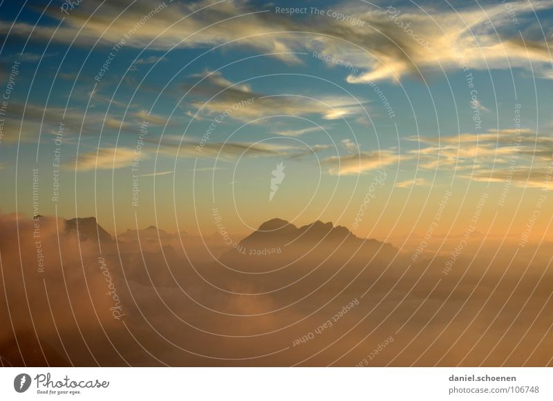 neulich vor der Hütte Sonnenuntergang Cirrus Klimawandel Schweiz Berner Oberland wandern Bergsteigen Freizeit & Hobby Ausdauer weiß Wolken Hochgebirge