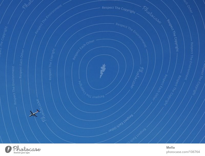 Hoch oben Flugzeug Ferne in der Ecke Luft Ferien & Urlaub & Reisen fliegen Dienstleistungsgewerbe Luftverkehr Himmel blau hoch links unten Luftlinie