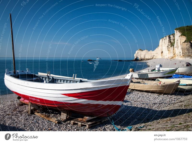 Das Boot Ferien & Urlaub & Reisen Tourismus Ausflug Ferne Sommer Sommerurlaub Strand Meer Natur Landschaft Wolkenloser Himmel Horizont Schönes Wetter Felsen