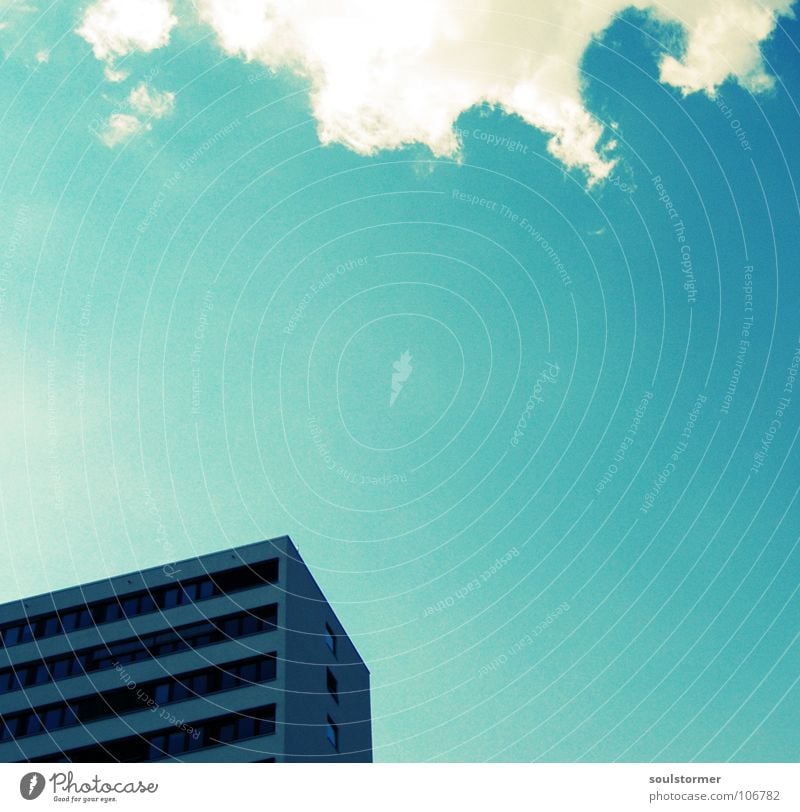 haus Haus Hochhaus Himmel Wolken Fenster groß Beton unten Quadrat weiß türkis grau schwarz modern Sky Tür hoch Ecke blau Crossfarben