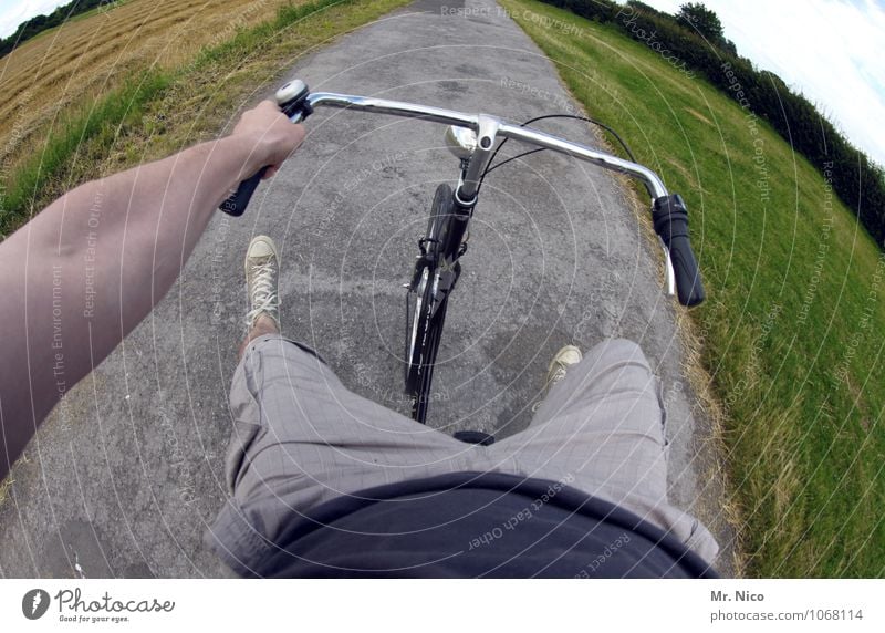 hätte hätte fahrradkette Lifestyle Freizeit & Hobby Fahrradtour Fahrradfahren maskulin Arme Beine Fuß Umwelt Landschaft Gras Feld Straße Wege & Pfade