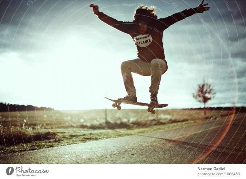 Skateboard Lifestyle Freude Freizeit & Hobby Skateboarding Sport maskulin 1 Mensch 18-30 Jahre Jugendliche Erwachsene springen Extremsport Freiheit sportlich