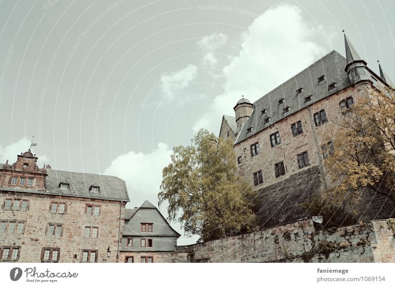 Schloss Gemälde Burg oder Schloss Bauwerk Gebäude Architektur Mauer Wand Fassade Sehenswürdigkeit Wahrzeichen schön Märchen beeindruckend grau Wolken