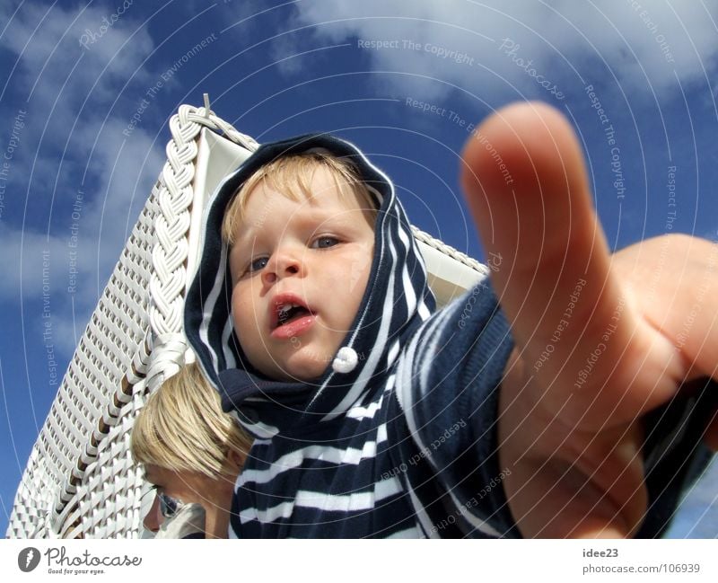 ...ich will zurück nach Westerland Sommer Strand Kind Mensch maskulin Kleinkind Junge Kindheit Kopf Gesicht Hand Finger 1 3-8 Jahre Sand Himmel Schönes Wetter