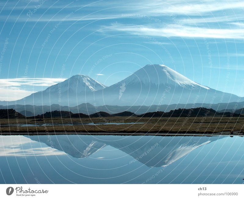 Schneewittchen im Spiegel Natur Chile Nebel Lauca Berge u. Gebirge Südamerika Mountains Vulkan Volcano Anden Andes blau Blue Parinacota Pomerape