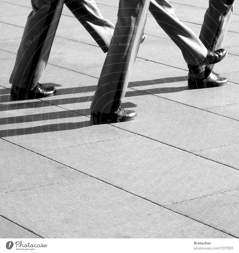 Kick it like Beckham China Armee Soldat Söldner Parade Appell Uniform Wehrdienst Hose Schuhe grau Offiziere Überwachung Macht Mann Stechschritt NVA Bundeswehr