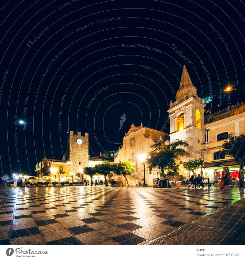 Taormina's Piazza IX Aprile Stil Ferien & Urlaub & Reisen Tourismus Sightseeing Städtereise Kultur Stadt Altstadt Kirche Dom Platz Marktplatz Turm Bauwerk