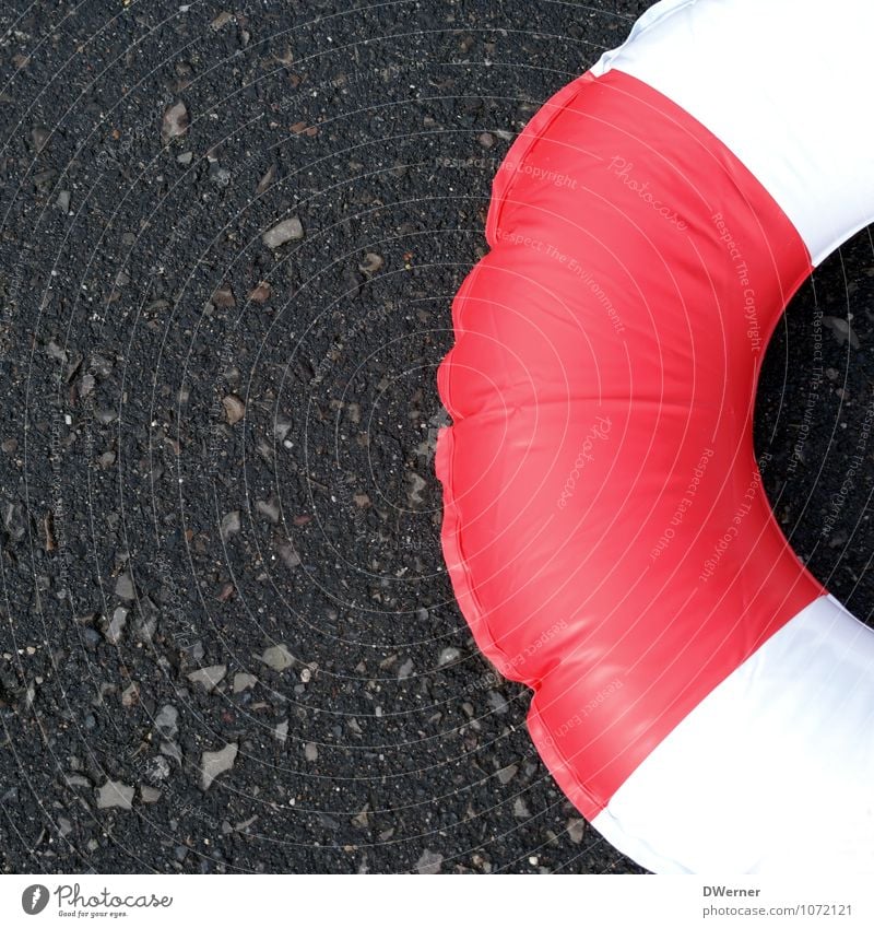 Rettung II Schwimmen & Baden Wassersport Schwimmbad Zeichen Hinweisschild Warnschild rot Hoffnung Trauer Tod Angst Todesangst Entschlossenheit Fürsorge