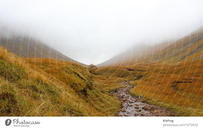 Allein im Hochtal Ferien & Urlaub & Reisen Tourismus Freiheit Insel Berge u. Gebirge wandern Schottland Whiskey Hochebene Himmel Wolken Gewitterwolken