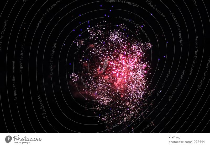 Pyrotechnisches Werkeln Raumfahrt Feuerwerk Feste & Feiern leuchten Sex verblüht dunkel gigantisch glänzend schwarz Gefühle Euphorie Außenaufnahme Menschenleer