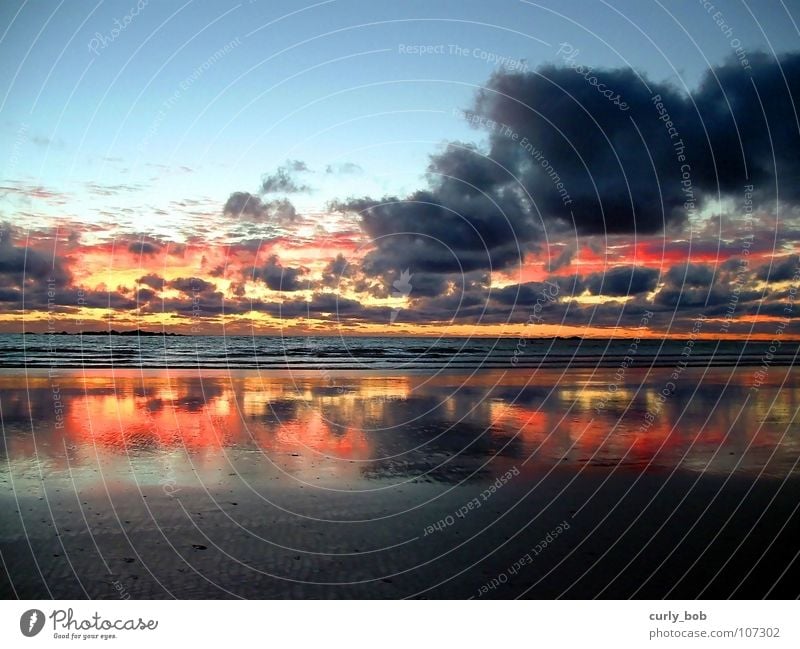 Sonnenuntergang am Meer Wolken Strand Südafrika Umhang Hoffnung Licht Spiegel Wellen Kapstadt Atlantik Himmel town table bay Sand Abenddämmerung Wasser Brand