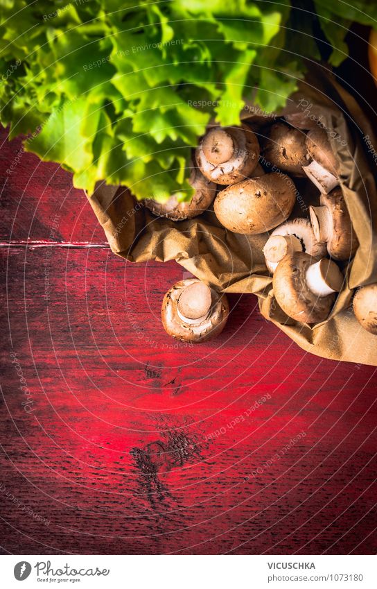 Champignons in Papierbeutel Lebensmittel Gemüse Ernährung Bioprodukte Vegetarische Ernährung Diät Stil Design Gesunde Ernährung Tisch Egerlinge Vegane Ernährung