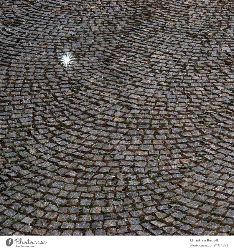 Pflaster Granit Einfahrt Parkplatz Verkehrswege Berge u. Gebirge Plfaster Stein Steinpflaster reflektion lich Segmentbogen Granitstein Granitsteinpflaster