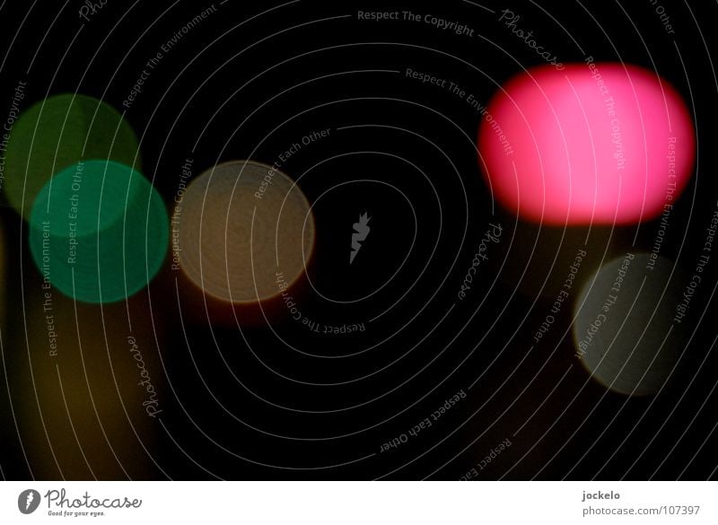 Magenta Nacht Unschärfe Deutsche Telekom Telefonzelle magenta CMYK Licht grün Ferne dunkel Quadrat Angst Panik Werbung Zappenduster jomam Bling Punkt