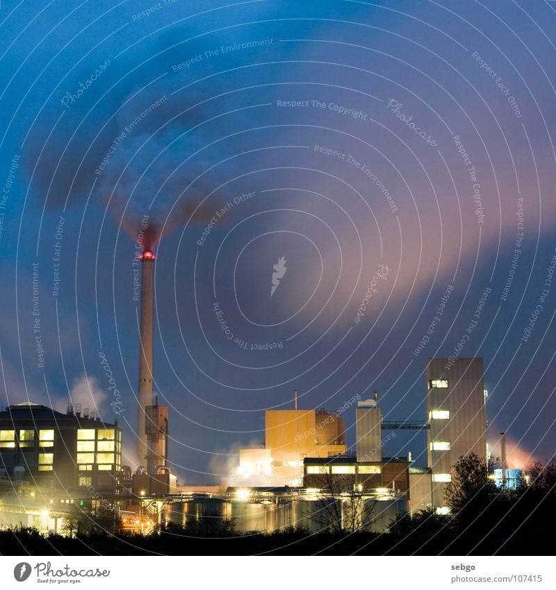 Zuckerfabrik Fabrik Rauch Licht rot Strahlung Gebäude Gewerbe Nacht Industrie Turm Schornstein Wasserdampf Lichtstrahl Lagerhalle Himmel Ochsenfurt