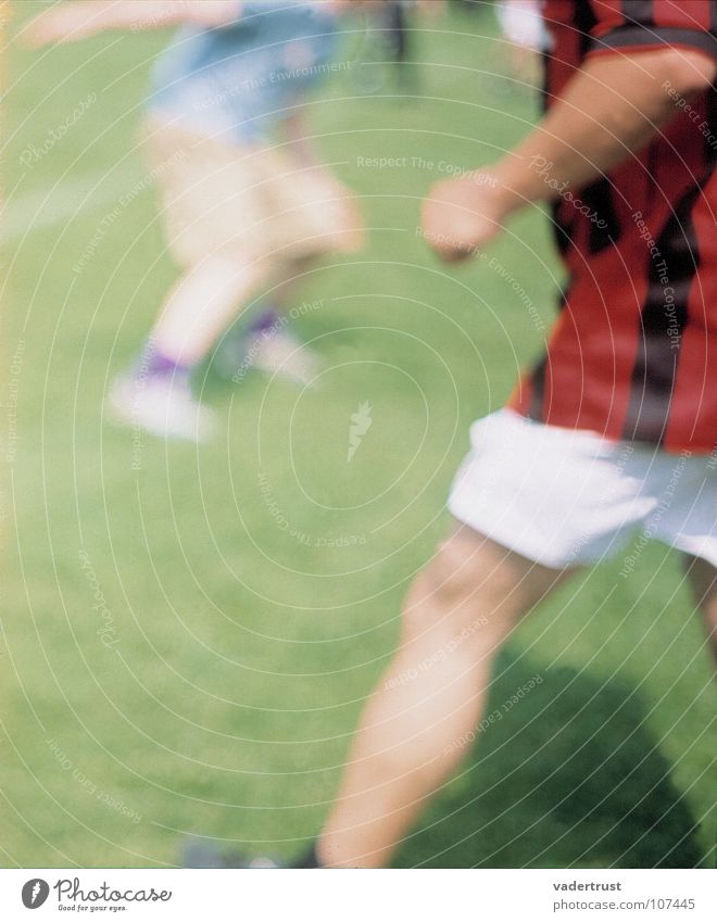 kicker Fußballschuhe Kick Torwart Wade Sportveranstaltung Weltmeisterschaft Fußballstadion Stadion Ballsport Spielen grün Fußballer rasen fussballrasen