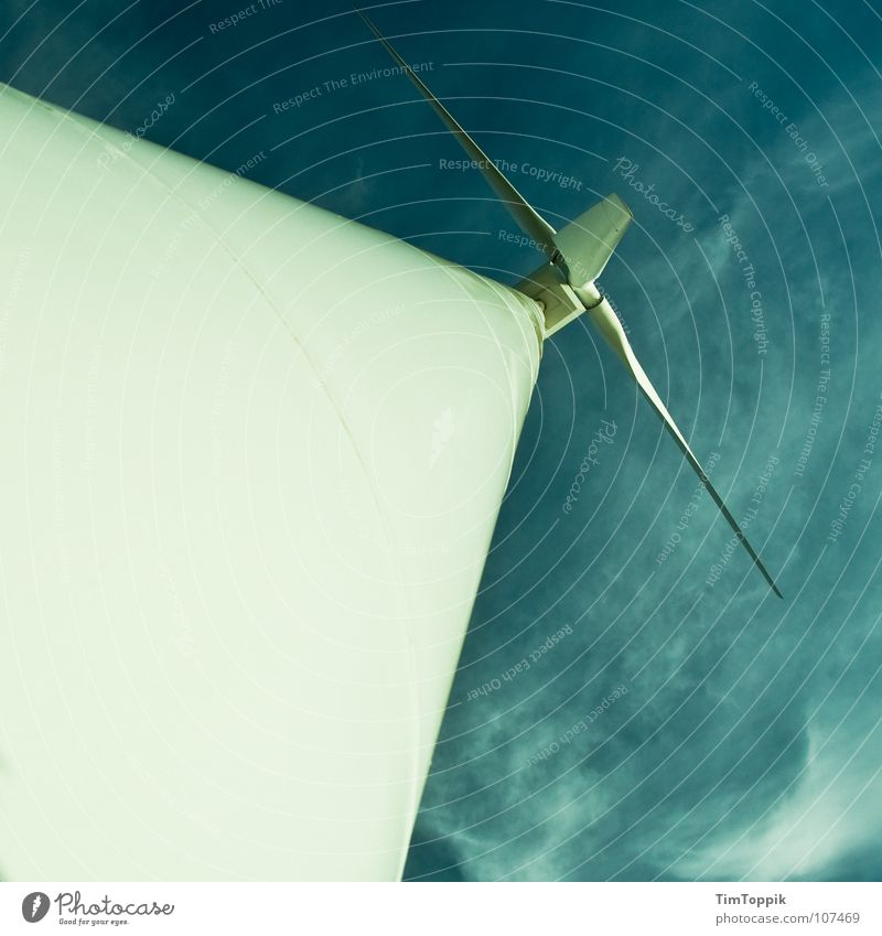 Extreme Wind Turbining Himmel himmelblau Wolken Triebwerke Windkraftanlage Erneuerbare Energie Elektrizität Umwelt Umweltschutz Industrie sky Rotor hoch Niveau