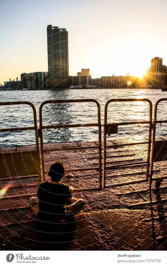 Sonnenuntergang in Hongkong Ferien & Urlaub & Reisen Tourismus Ausflug Sightseeing Städtereise Junge Körper 3-8 Jahre Kind Kindheit Umwelt Natur Landschaft