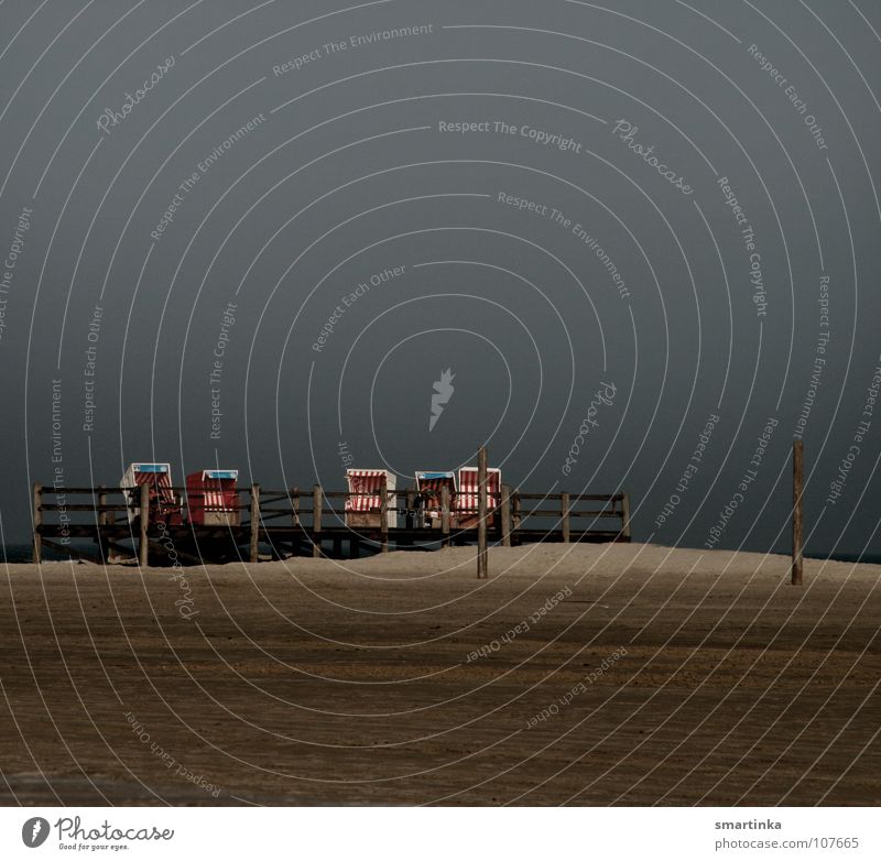 Das Zentrum des Universums Strandkorb Meer Erholung Einsamkeit loslassen Frieden Wasser Aussicht Mitte Raum Glück