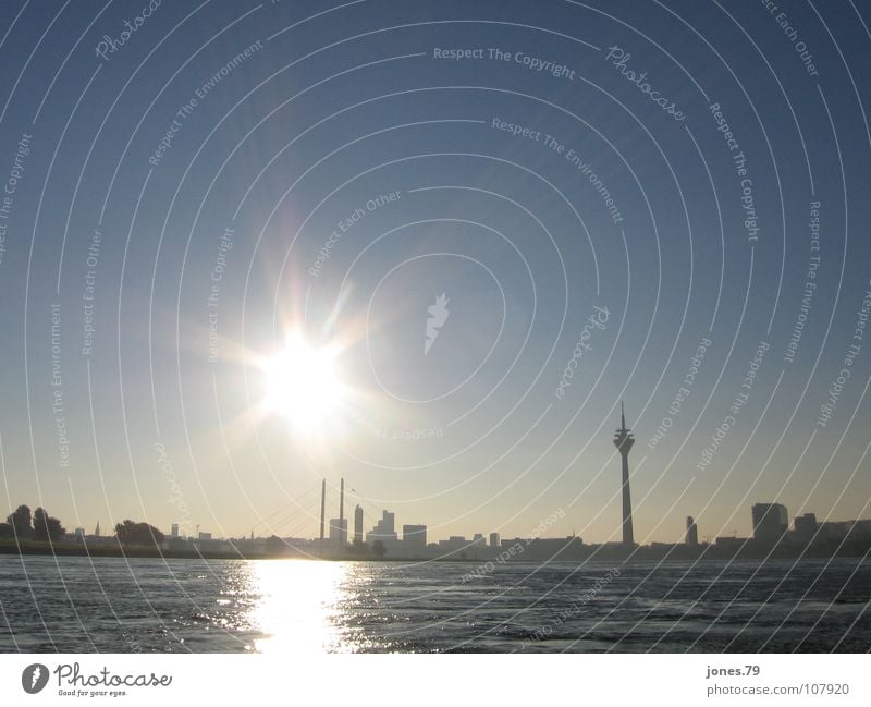 Sonnebrille, 8.30 Uhr Sonnenaufgang Sommer Düsseldorf Fluss Bach Dusseldorf Rhein Rhine Silhouette Skyline river