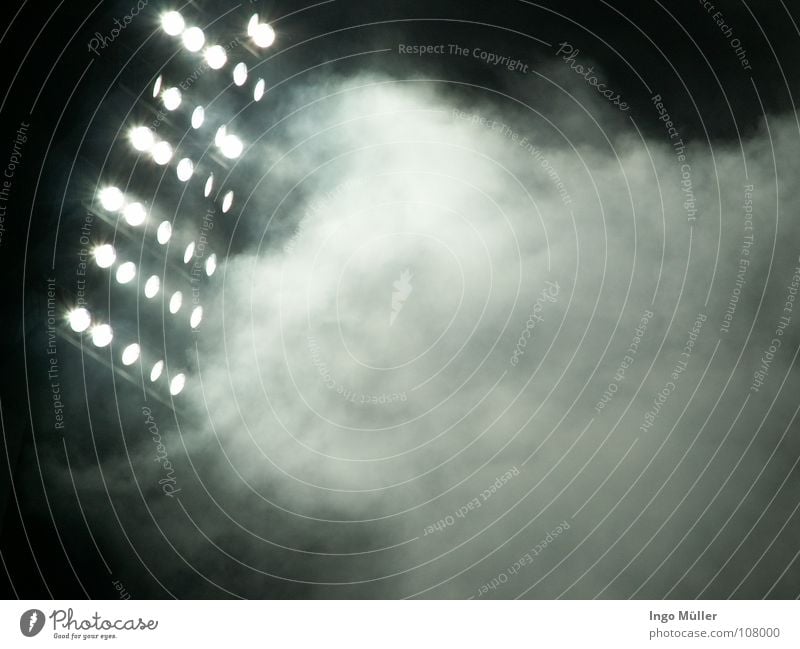 licht aus spot an Spielen Flutlicht Licht Fan Dresden Karlsruhe Stadion dunkel Bundesliga Zweite Liga Publikum Fankurve Nebel Lichtstrahl Abend Rauch