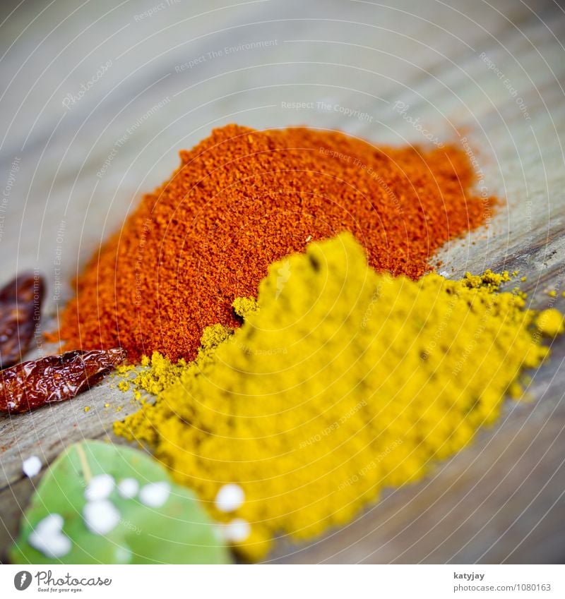 Currypulver Kräuter & Gewürze Paprika Pfeffer Pfefferkörner Geschmackssinn Würzig Gesunde Ernährung Speise Essen Foodfotografie Chili Salz Kochsalz meersalz