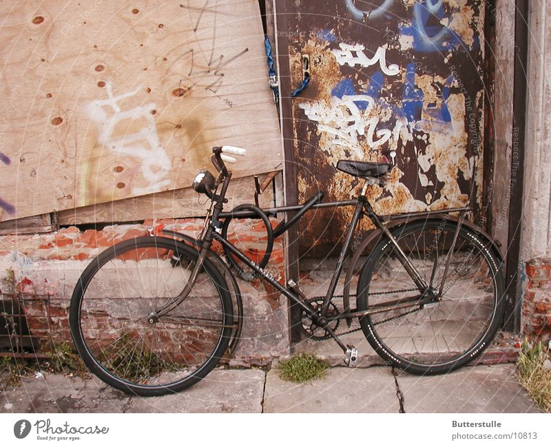 einsames Fahrrad Mauer Einsamkeit Dinge