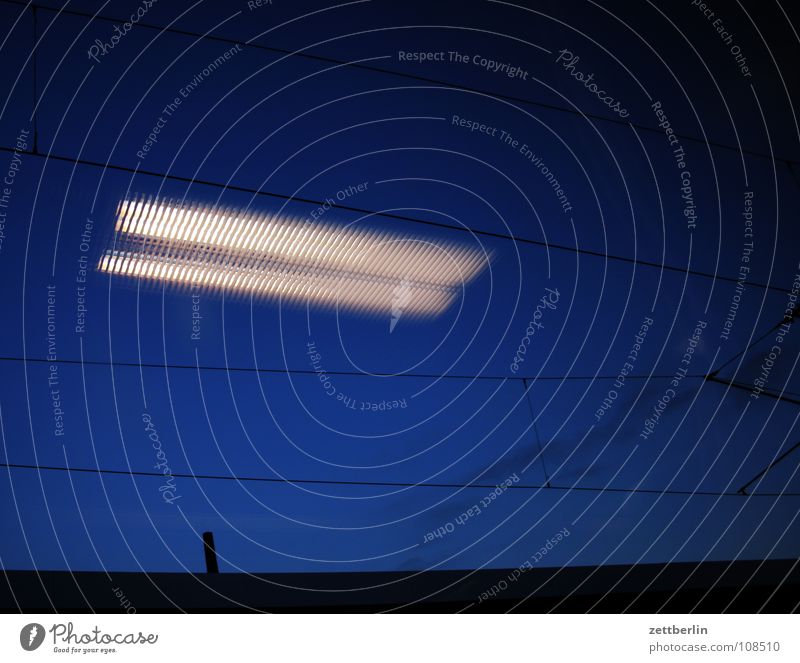 Nachtfahrt Nachthimmel Eisenbahn Bahnfahren Reflexion & Spiegelung Oberleitung Licht Erkenntnis Bahnhof obskur Abend Abenddämmerung Fensterscheibe reflektion