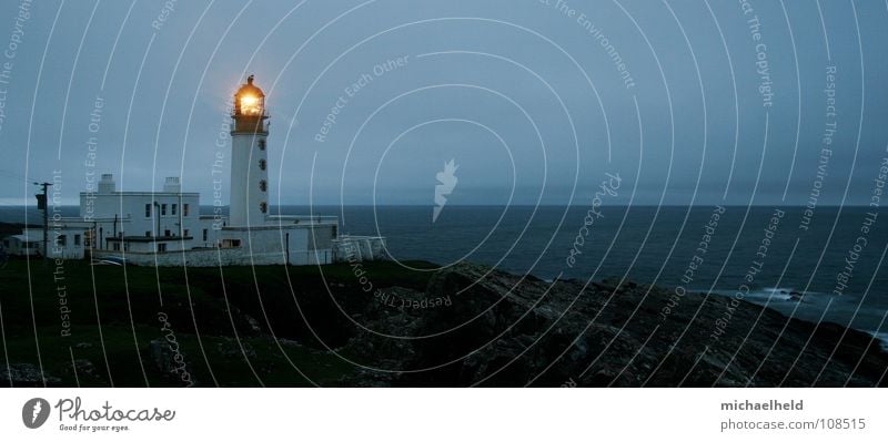 Lichtwegweiser 2 Leuchtturm Schottland Nacht dunkel Sicherheit Strahlung Haus historisch Antenne Highlands Herberge Unterkunft Rucksack Einsamkeit Sackgasse