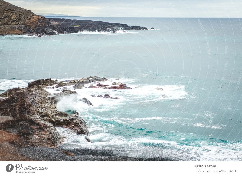 Crushing waves Ferien & Urlaub & Reisen Tourismus Meer Landschaft Sand Wasser Himmel Wolken Horizont Klima schlechtes Wetter Wind Vulkan Wellen Küste Strand