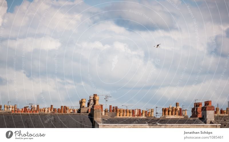 Bristol II Stadt Skyline bevölkert Haus Bauwerk Gebäude Architektur Dach Schornstein ästhetisch Wolken Himmel minimalistisch Englisch Großbritannien