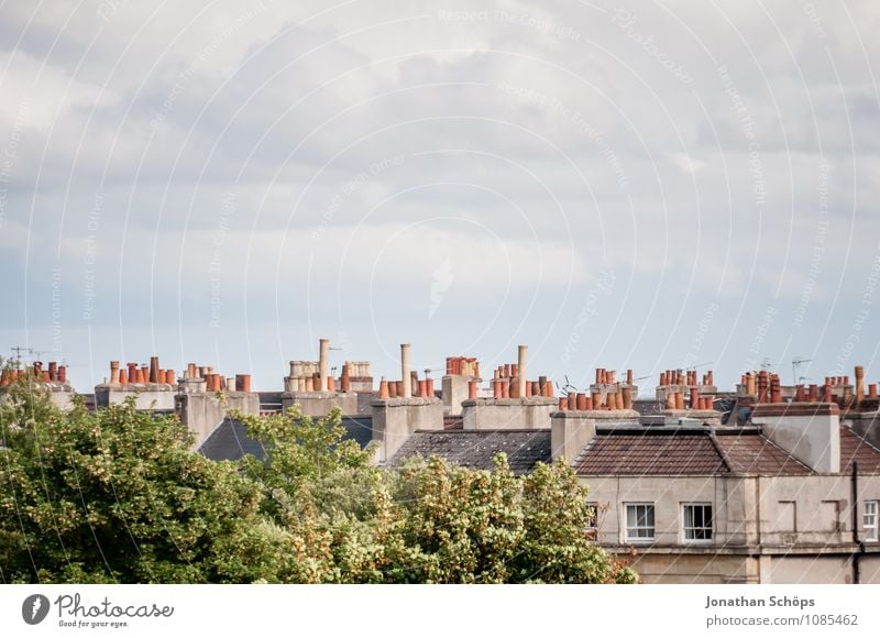 Bristol III Außenaufnahme Farbfoto Menschenleer Textfreiraum oben Stadt Skyline bevölkert Dach Gebäude Bauwerk Architektur Schornstein Wolken Himmel