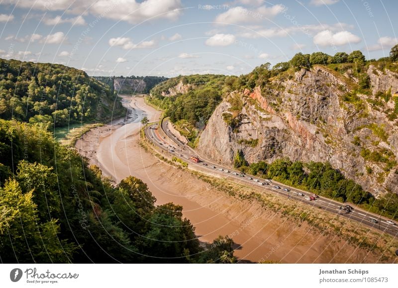 Bristol I Landschaft Ferne Aussicht Felsen England Großbritannien Flußbett Fluss Schlamm schlammig Landschaftsformen Tal Straße Altokumulus floccus Sonne