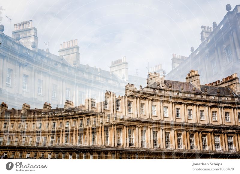 britische Bögen Bath Stadt Altstadt Bauwerk Gebäude Architektur Fassade Sehenswürdigkeit ästhetisch aufwärts England Großbritannien historisch Fenster Wohnhaus