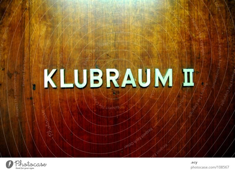 OST klubraum 2 Ostalgie Blockschrift Club Holz Osten Sozialismus Typographie Schriftzeichen Detailaufnahme DDR Tür Deutschland