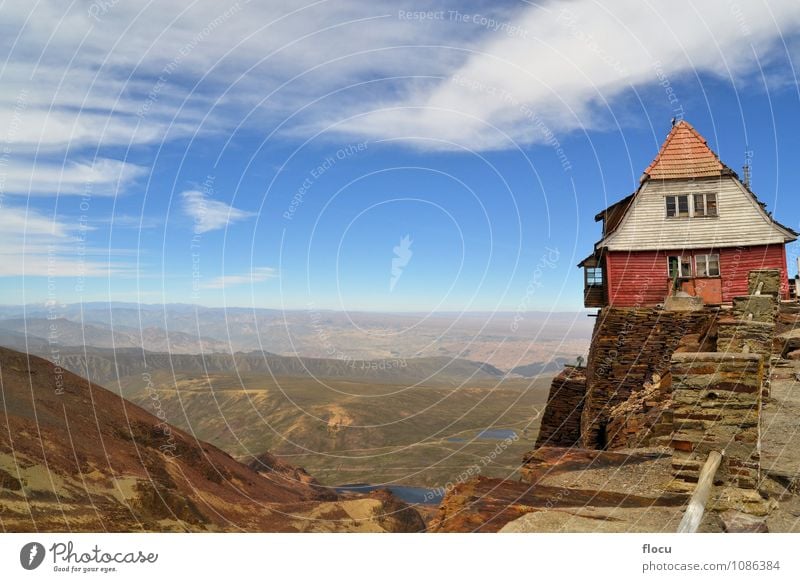 Haus auf felsiger Klippe nahe La Paz, Chacaltaya, Bolivien Schnee Berge u. Gebirge Umwelt Natur Landschaft Himmel Wolken Herbst Wald Felsen Schlucht Kleinstadt