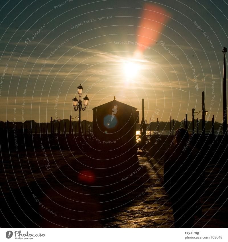 Morgen in Venedig gelb schwarz Meer Lampe Licht dunkel Herbst Italien Himmel Kontrast Abwasserkanal Sonne frühs Schatten hell