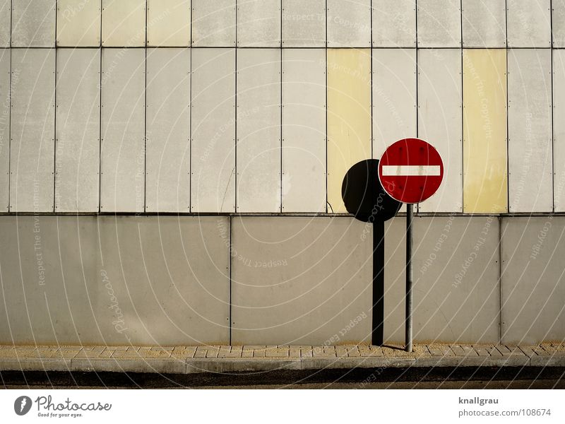 Einfahrt verboten Verbotsschild Wand Sackgasse Verbote Verkehr Straßenverkehr Feinstaub 30er Zone Fassade Verkehrsregel Hannover gesperrt Streik Halt