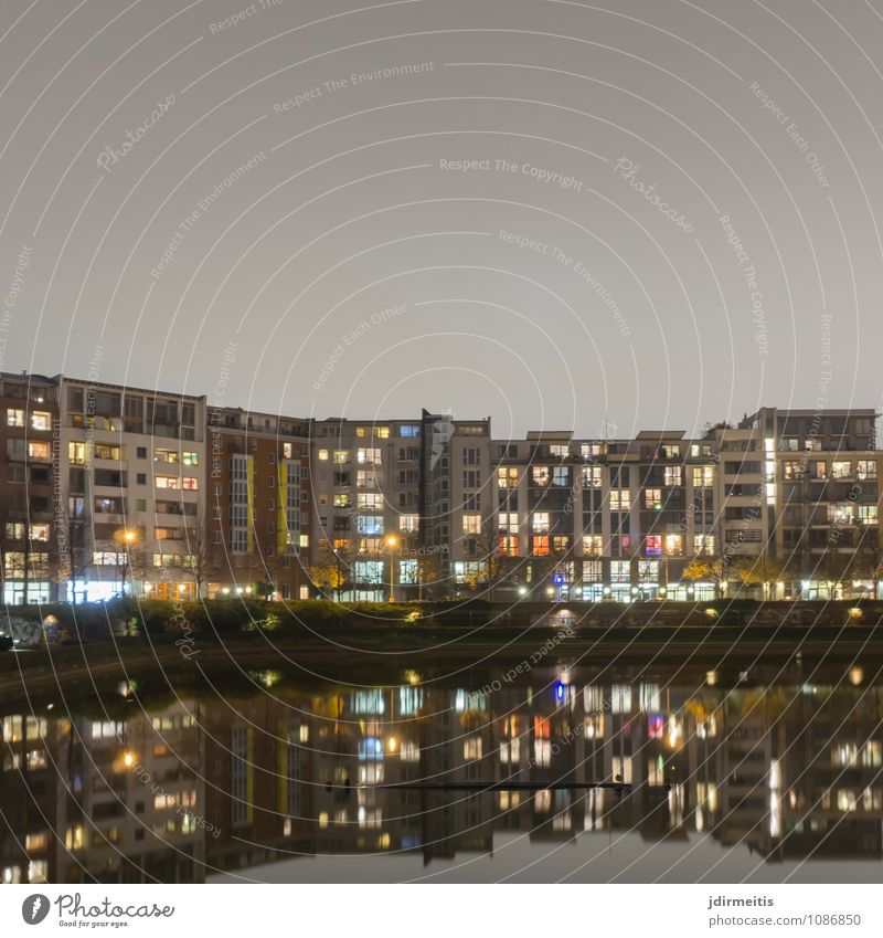 Engelbecken Wohnung Haus Park Berlin Deutschland Europa Stadt Hauptstadt Stadtzentrum Menschenleer Hochhaus Mauer Wand Balkon Häusliches Leben Architektur