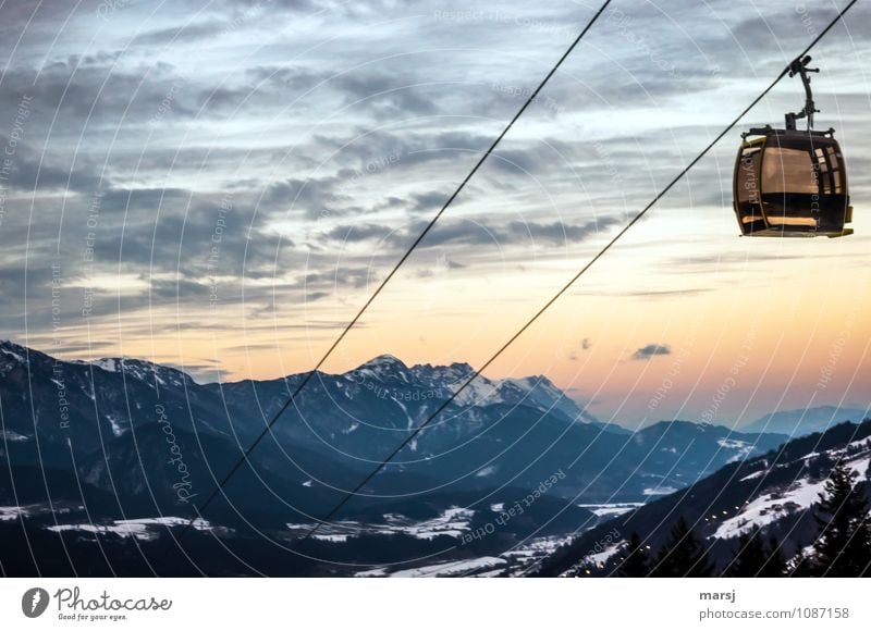 Leerfahrt Ferien & Urlaub & Reisen Tourismus Ausflug Winter Schnee Winterurlaub Berge u. Gebirge wandern Natur Landschaft Himmel Wolken Schönes Wetter Alpen