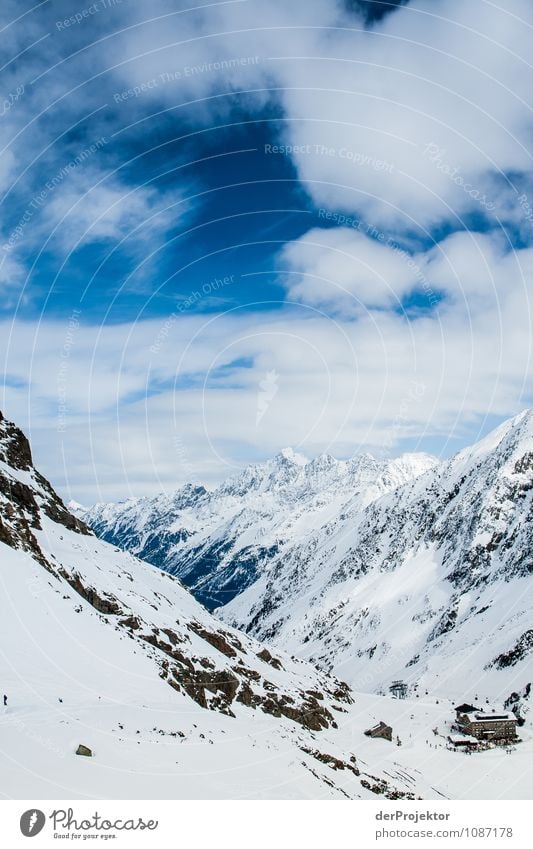 Bergparadies mit Hütte ohne Sonne Ferien & Urlaub & Reisen Tourismus Ferne Freiheit Winterurlaub Berge u. Gebirge Skifahren Umwelt Natur Landschaft Tier