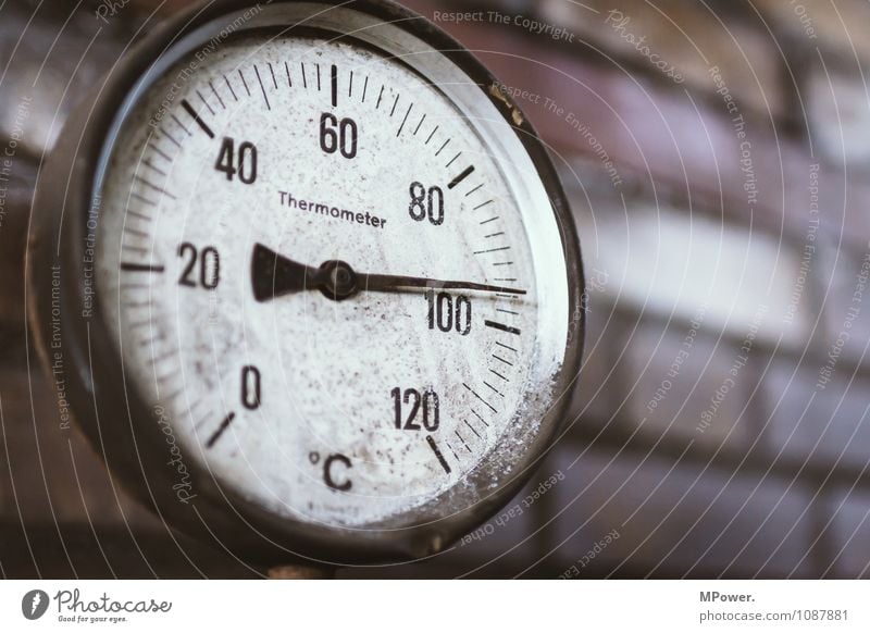 vor´m siedepunkt Messinstrument Thermometer Energiewirtschaft Erneuerbare Energie Industrie alt Messanzeige Wassertemperatur Backstein Druck Farbfoto